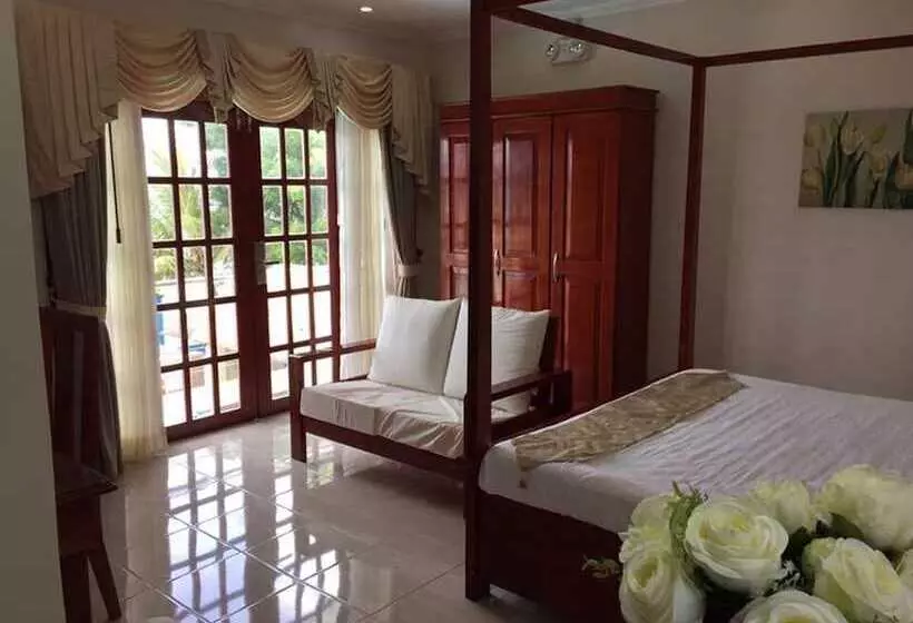 Hotelli Ocean Breeze Resort