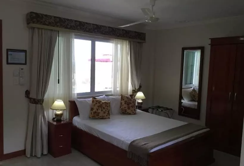 Hotelli Ocean Breeze Resort