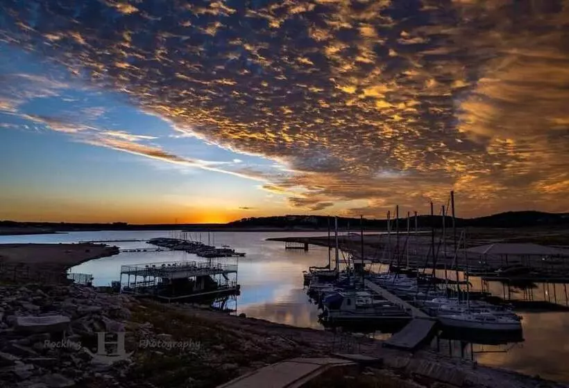 Hotelli The Alexander At Creek Road