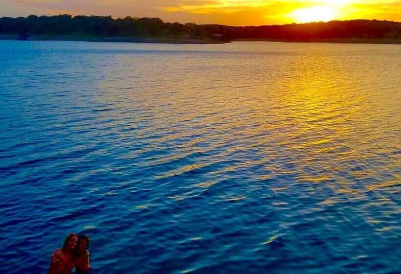 Hotel The Alexander At Creek Road