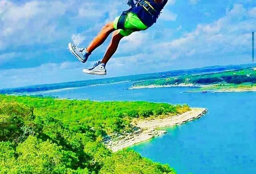 Hotel The Alexander At Creek Road