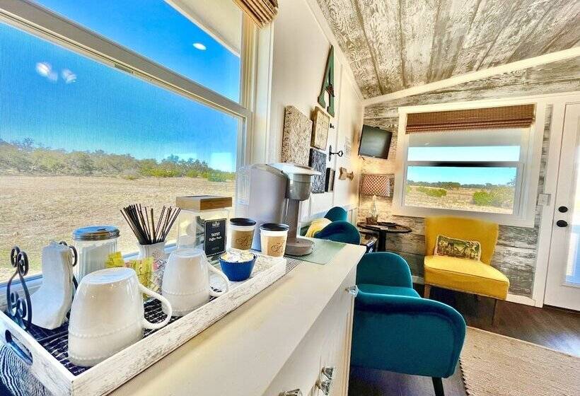 Hotel The Alexander At Creek Road