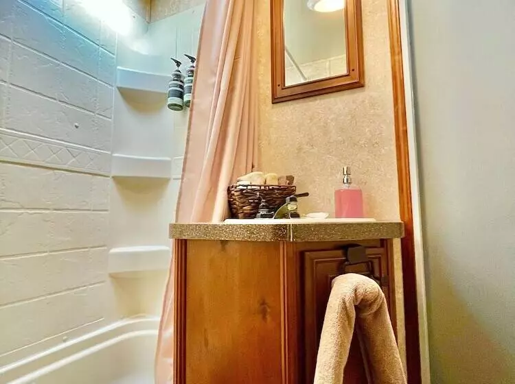 Hotelli The Alexander At Creek Road