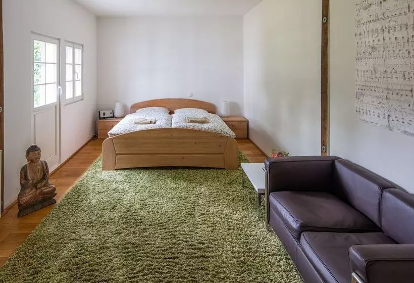 Majatalo Haus In Bewegung