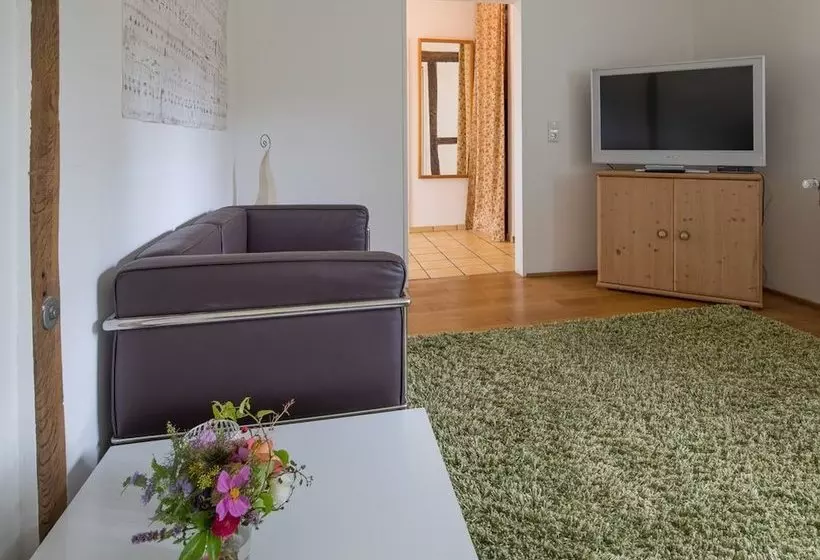 Majatalo Haus In Bewegung