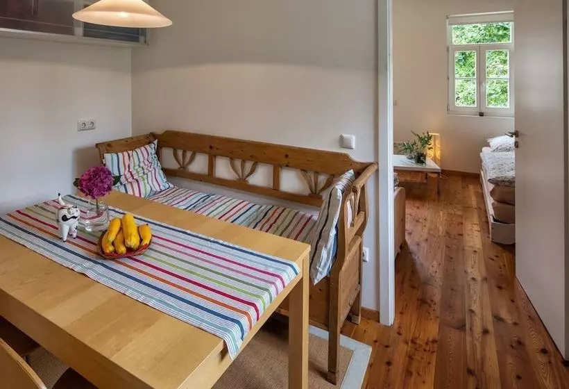 Majatalo Haus In Bewegung