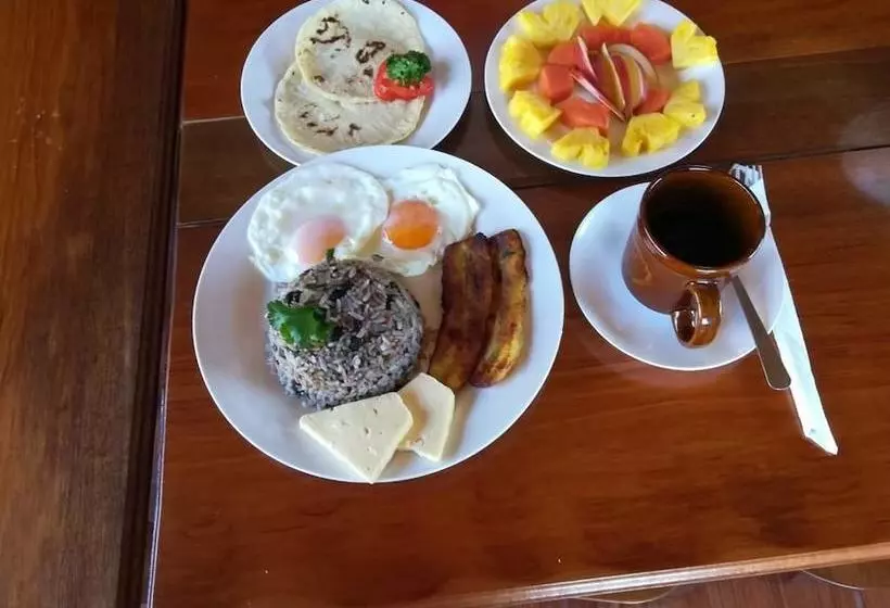 هتل Casitas De Montaña Cabuya