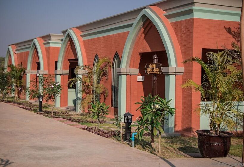 هتل Lustre Bagan Resort