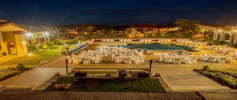 هتل Lustre Bagan Resort