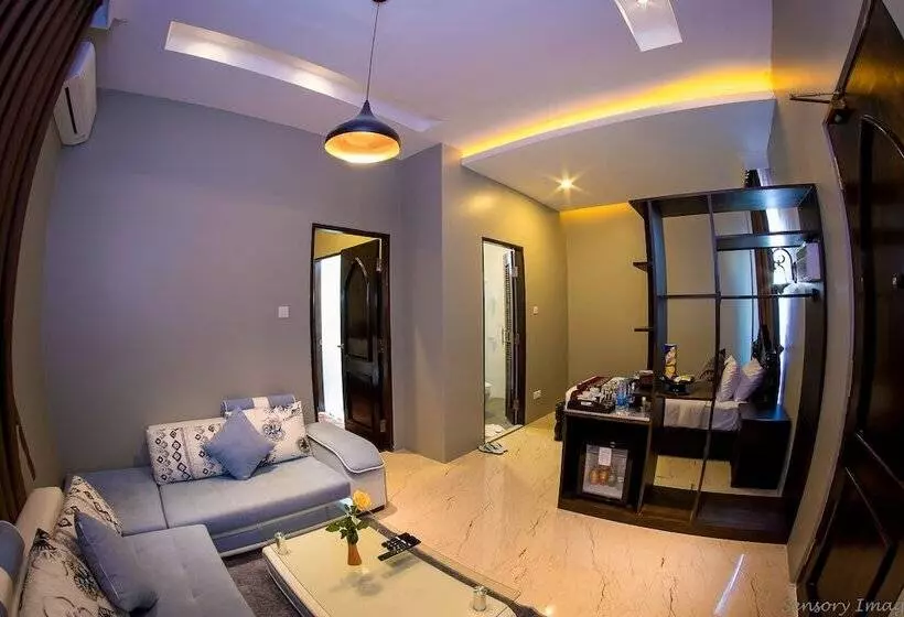 هتل Lustre Bagan Resort