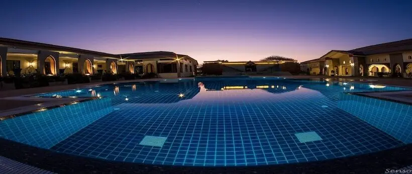 هتل Lustre Bagan Resort