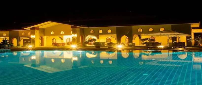 هتل Lustre Bagan Resort