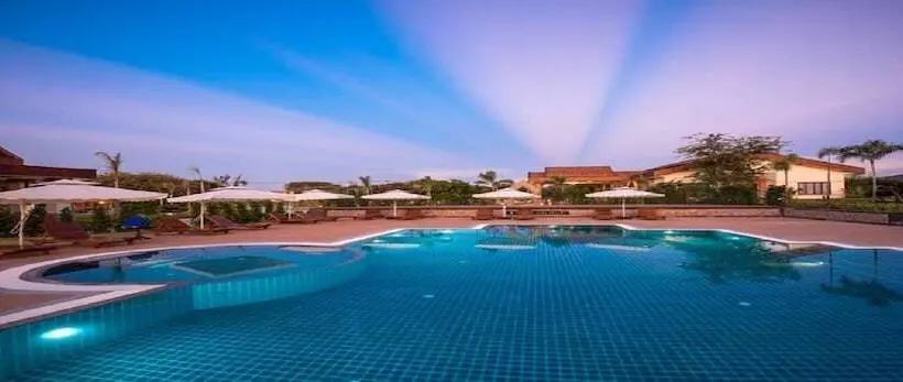 هتل Lustre Bagan Resort