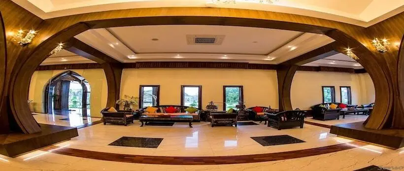 هتل Lustre Bagan Resort