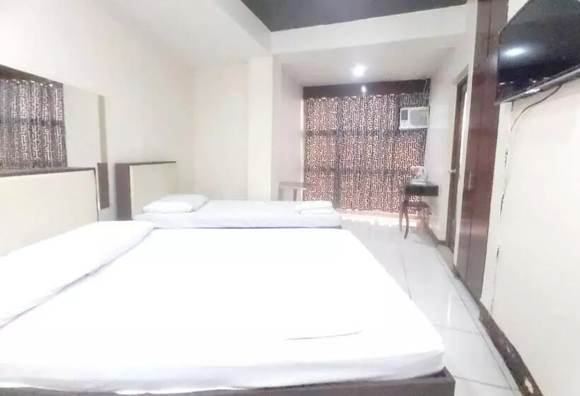 Cosmo Hotel Espana Near Ust