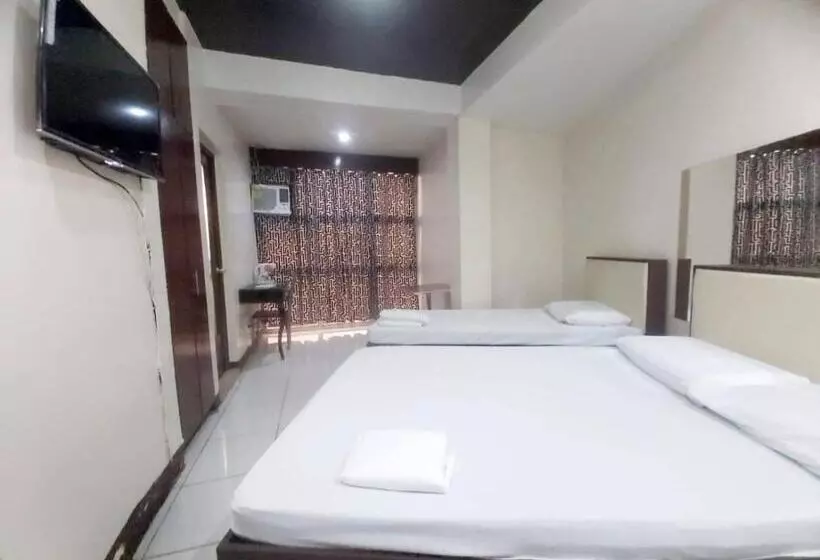 Cosmo Hotel Espana Near Ust