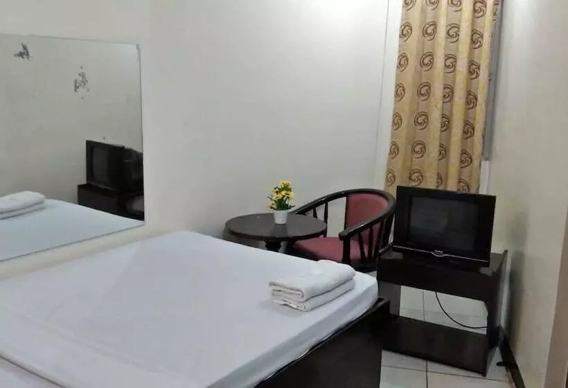 Cosmo Hotel Espana Near Ust