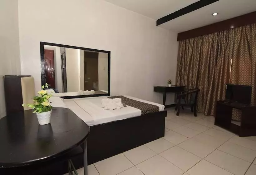 Cosmo Hotel Espana Near Ust