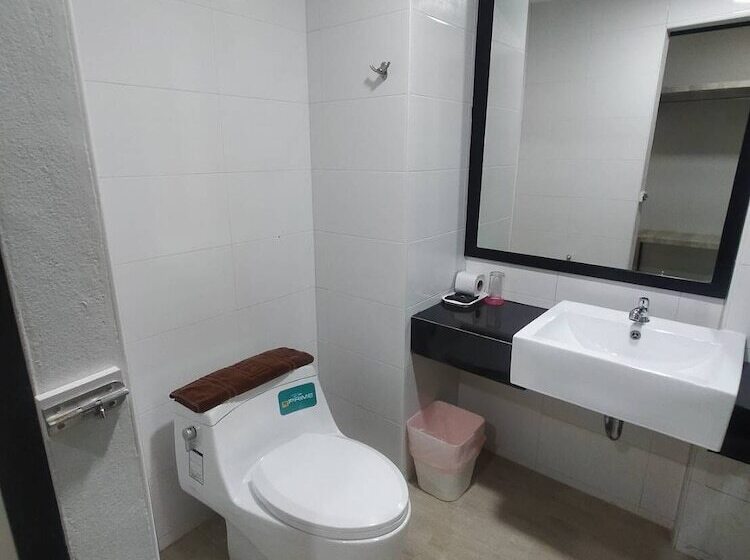 בית מלון כפרי Sattahip 9 Boutique