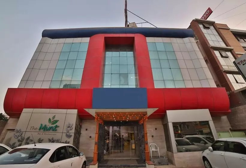 Hotelli The Emerald By Oyo Rooms