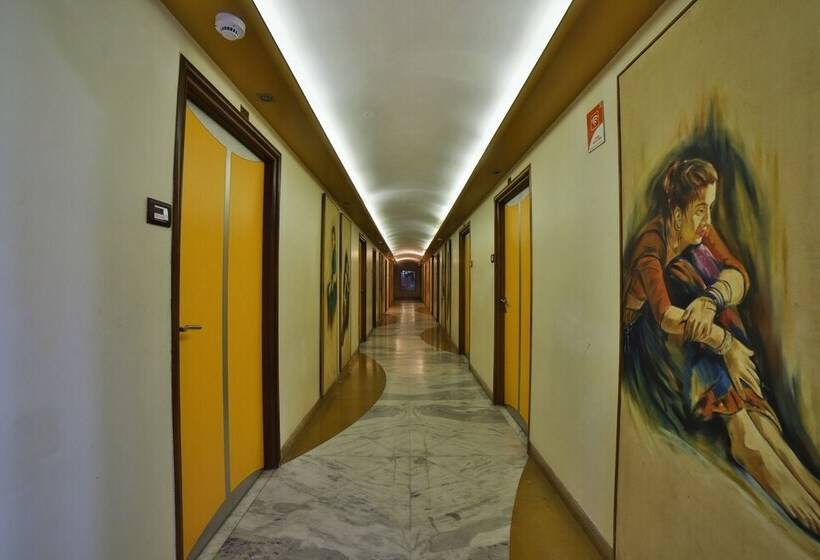 Hotel The Emerald By Oyo Rooms