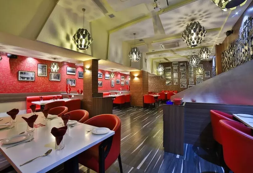 Hotelli The Emerald By Oyo Rooms