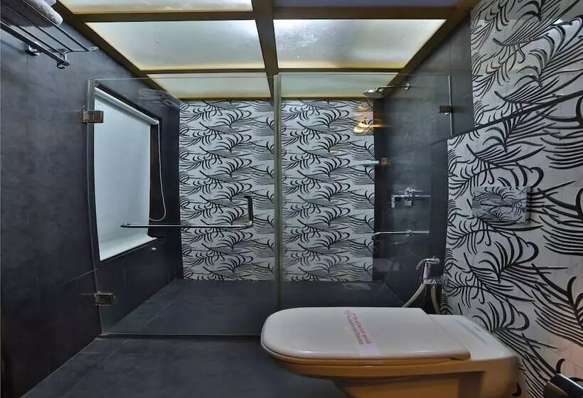 Hotelli The Emerald By Oyo Rooms