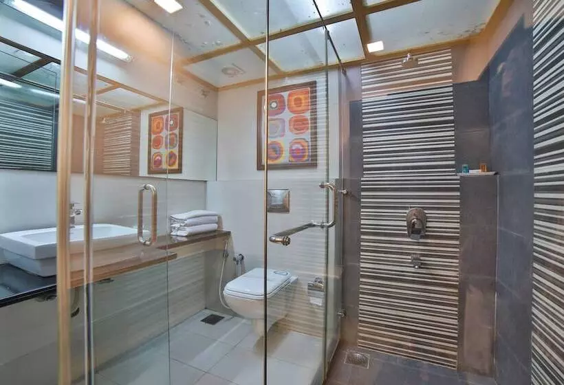 Hotelli The Emerald By Oyo Rooms