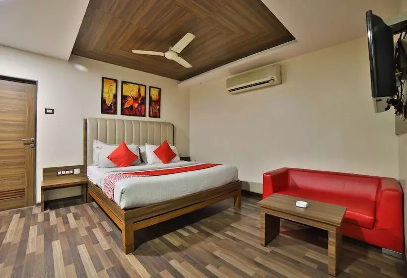 Hotelli The Emerald By Oyo Rooms