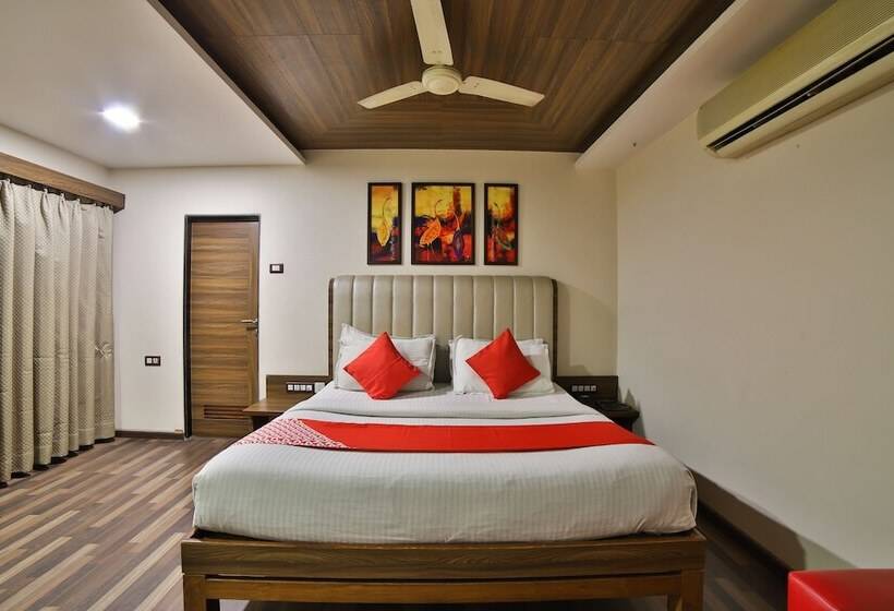 Hotel The Emerald By Oyo Rooms
