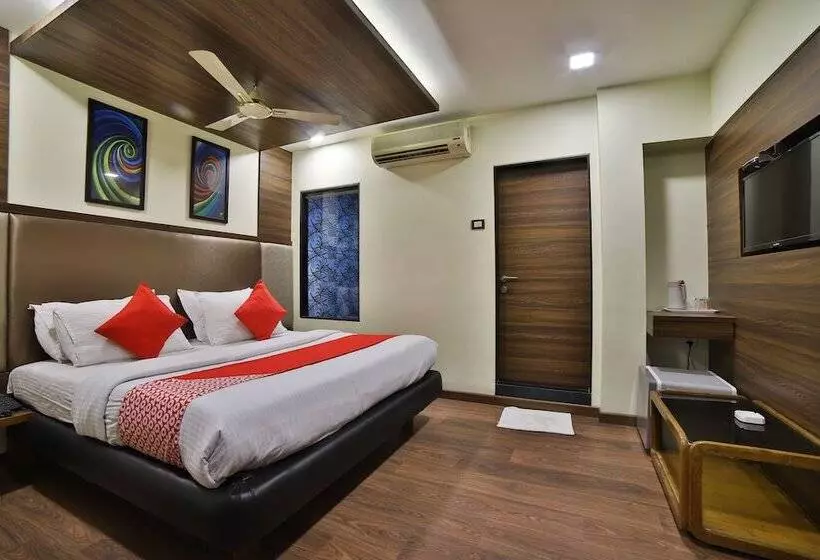 Hotelli The Emerald By Oyo Rooms