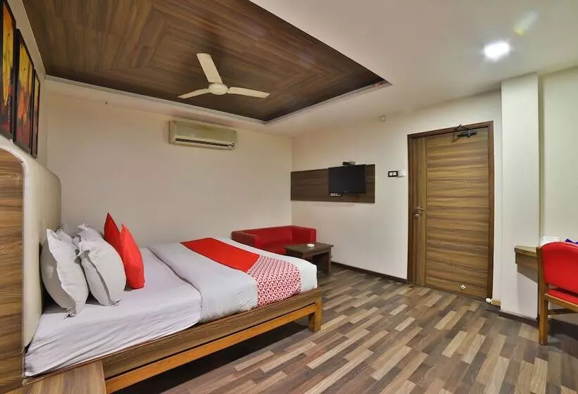 Hotelli The Emerald By Oyo Rooms