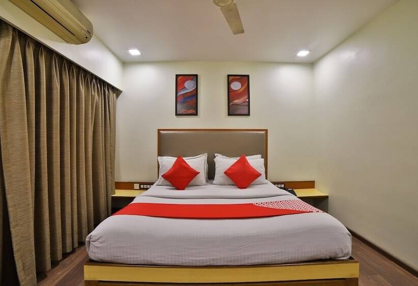 Hotel The Emerald By Oyo Rooms