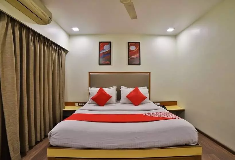 Hotelli The Emerald By Oyo Rooms