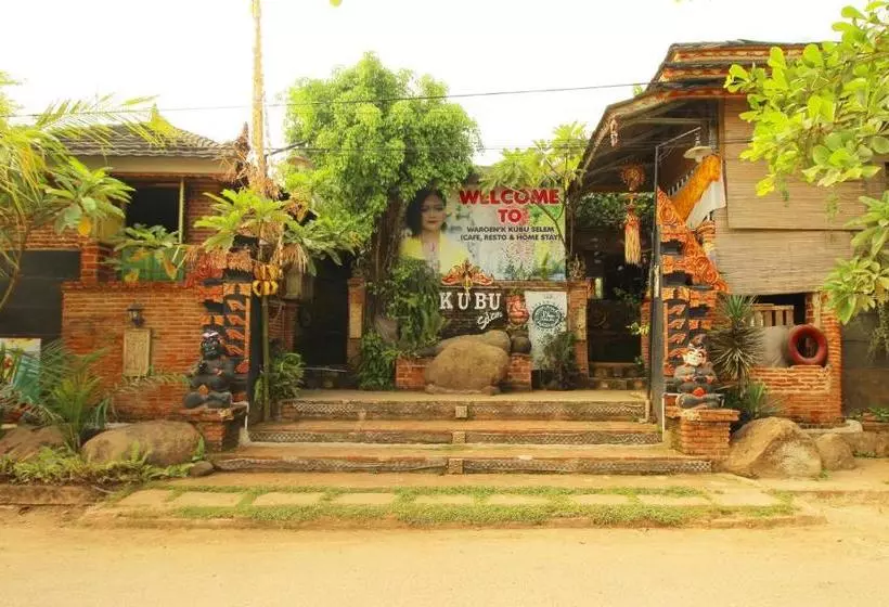 ユースホステル Villa And Resto Kubu Selem Etnik Bali By Oyo Rooms