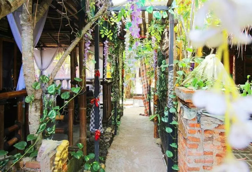 ユースホステル Villa And Resto Kubu Selem Etnik Bali By Oyo Rooms
