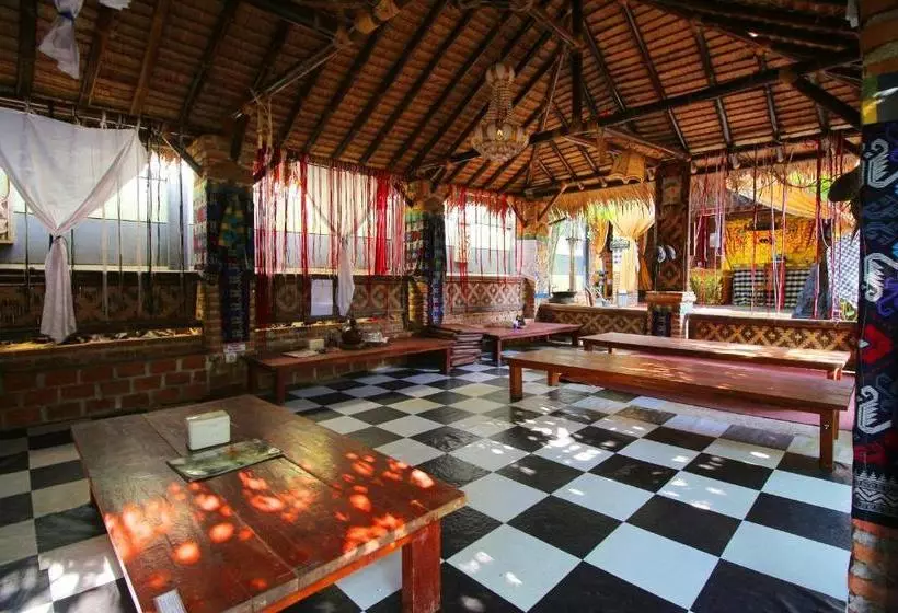 ユースホステル Villa And Resto Kubu Selem Etnik Bali By Oyo Rooms
