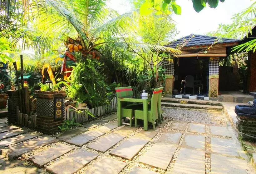 ユースホステル Villa And Resto Kubu Selem Etnik Bali By Oyo Rooms