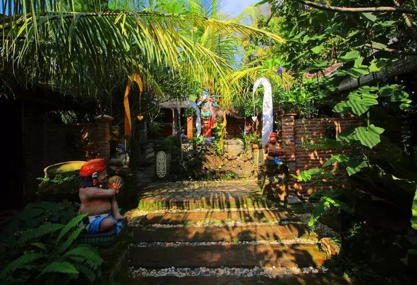 ユースホステル Villa And Resto Kubu Selem Etnik Bali By Oyo Rooms