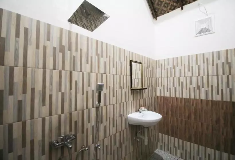 ユースホステル Villa And Resto Kubu Selem Etnik Bali By Oyo Rooms