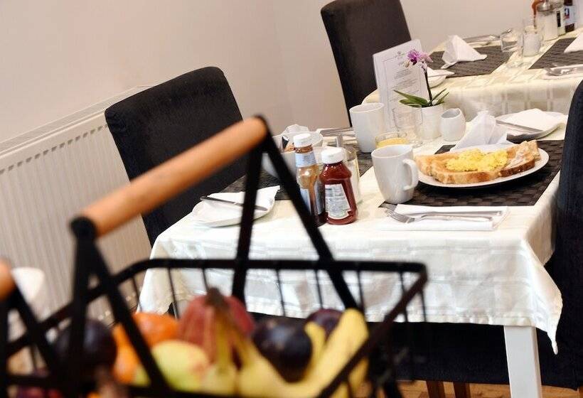 Apple Tree Place B&b