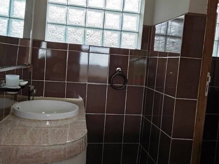 هتل Analamazaotra