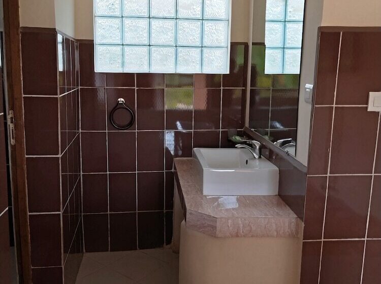 هتل Analamazaotra