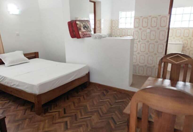 هتل Analamazaotra