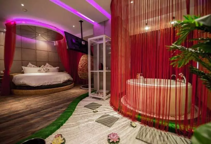 هتل Love Of Swan Theme