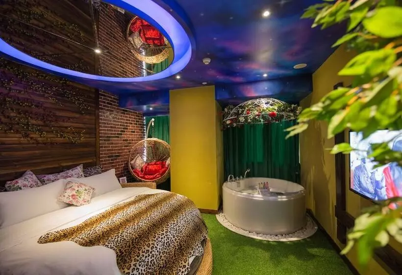 هتل Love Of Swan Theme