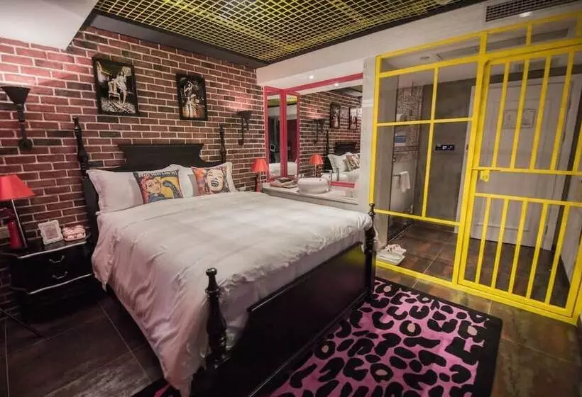 هتل Love Of Swan Theme