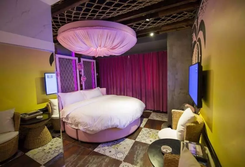 هتل Love Of Swan Theme