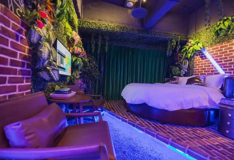 هتل Love Of Swan Theme