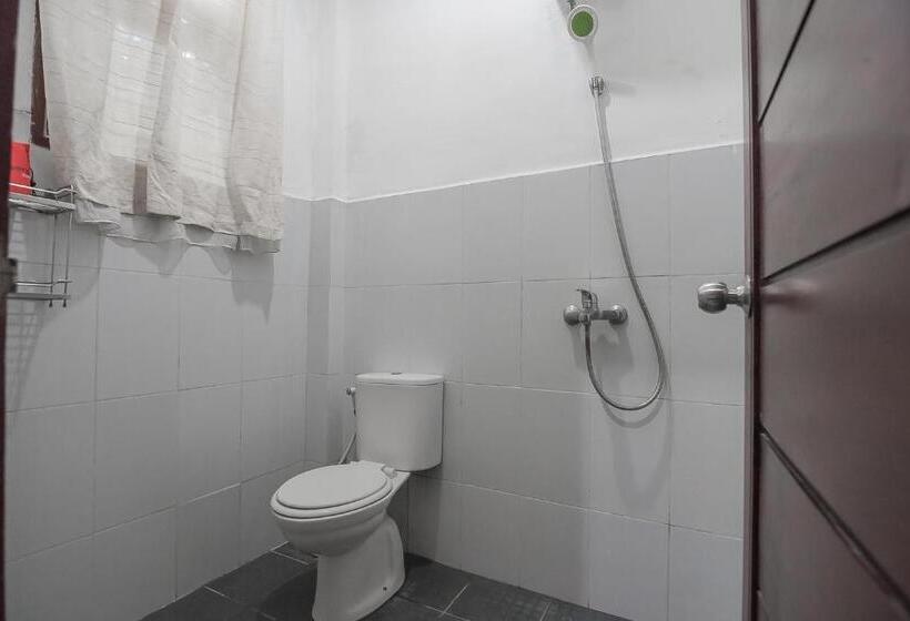 فندق Reddoorz Plus Near Cambridge City Square 2